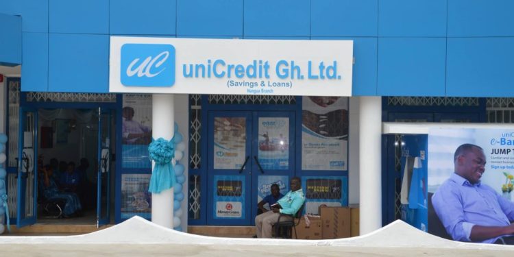 Accra:Man shock bankers as he stormed UniCredit with mattress to sleep