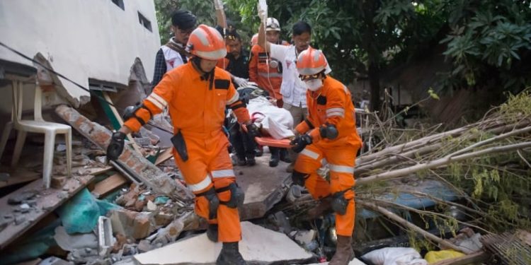 Indonesia tsunami: Death toll rises to nearly 1,350