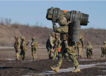 Ukraine Declares General Mobilization, Bans Males Aged 18-60 from Leaving Country