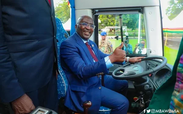 Bawumia hands over more vehicles to senior high schools