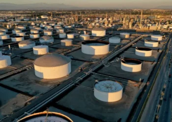 Oil firms on tight supply as US driving season looms