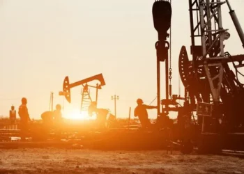 Oil prices edge higher on tight supply, firmer demand expectations