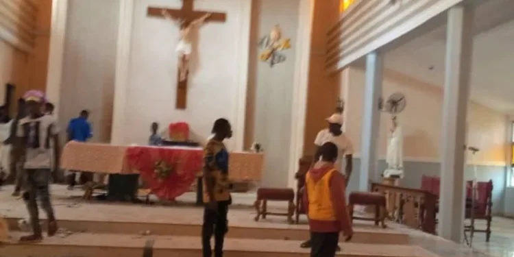 Pope prays for Nigeria church attack victims