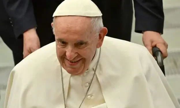 Pope apologises for cancelling trip to Africa