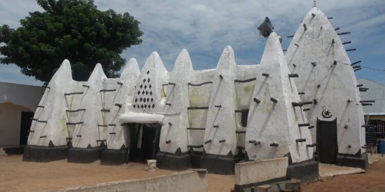 Disregard false reports of Larabanga mosque collapse – Managers